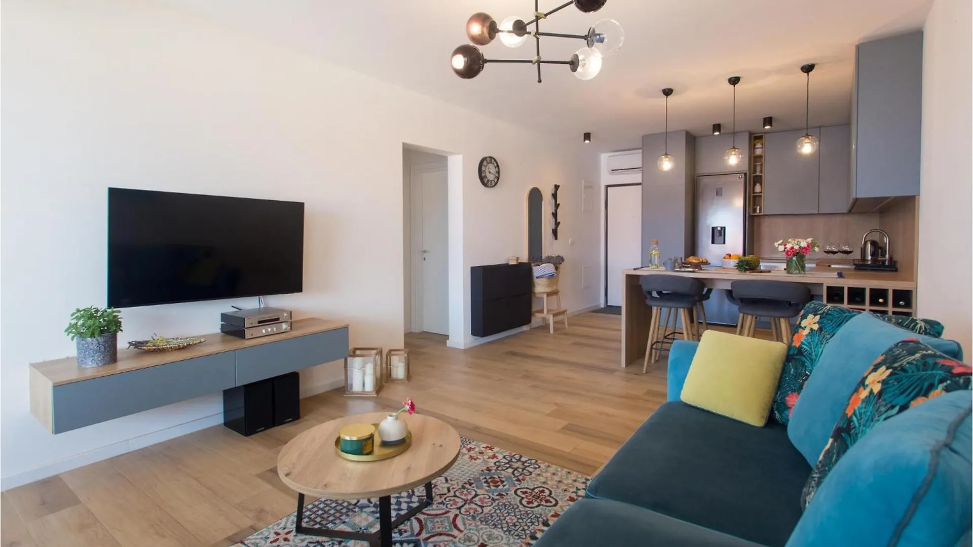 Cozy Apartment In Okrug Gornji With Kitchen تروغير