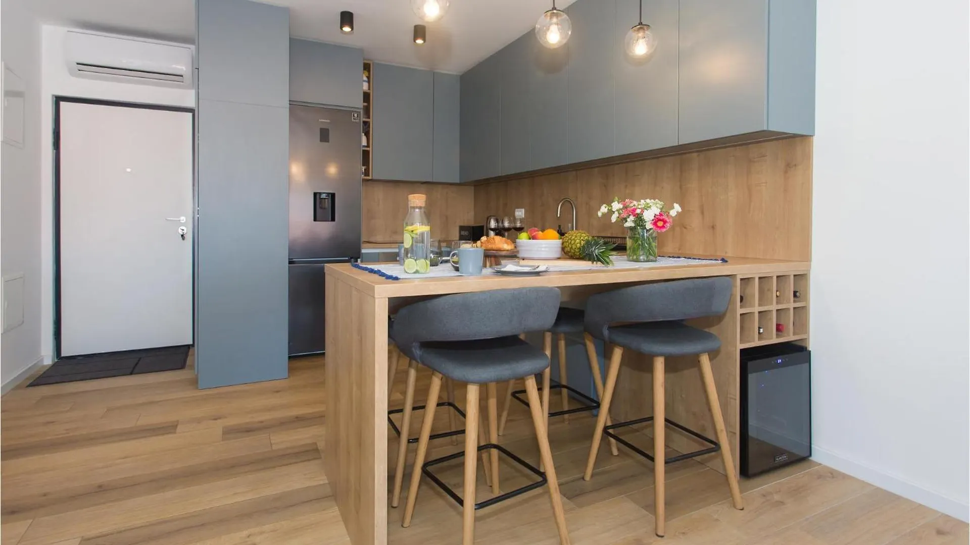 Cozy Apartment In Okrug Gornji With Kitchen تروغير