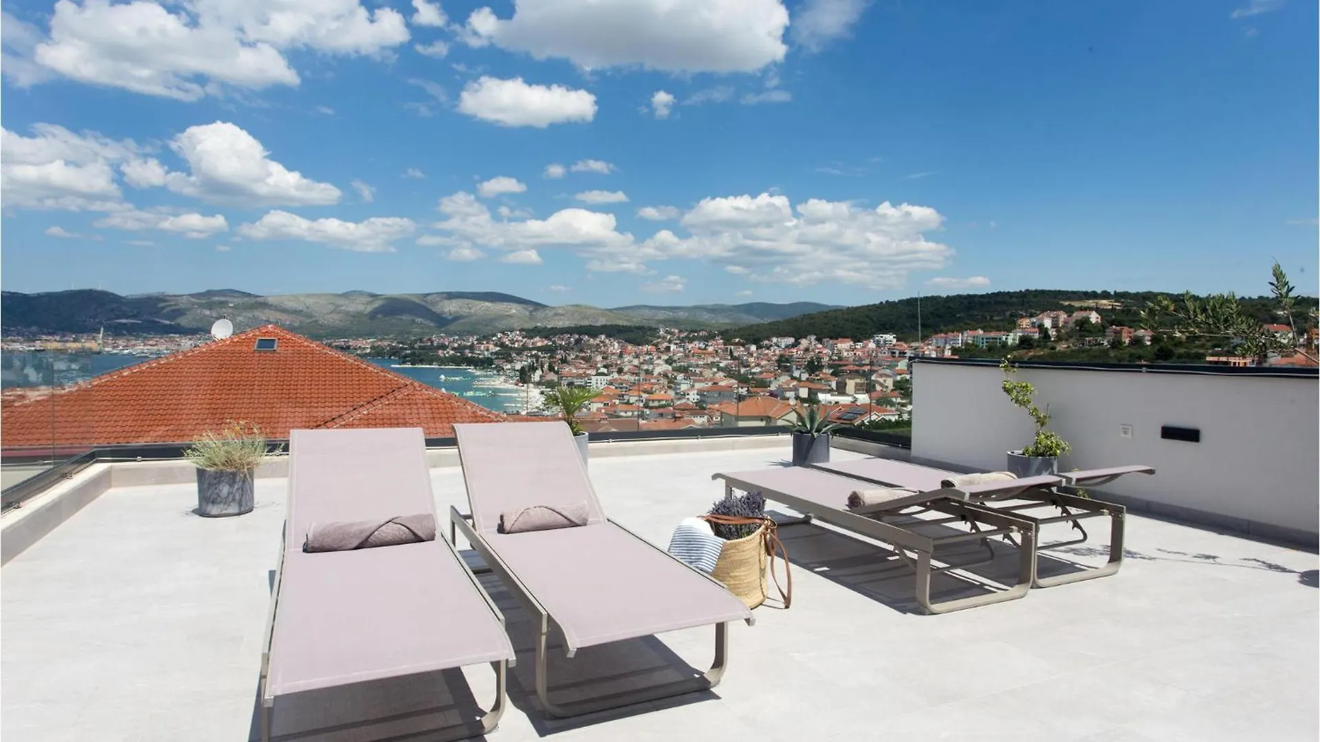 Cozy Apartment In Okrug Gornji With Kitchen تروغير