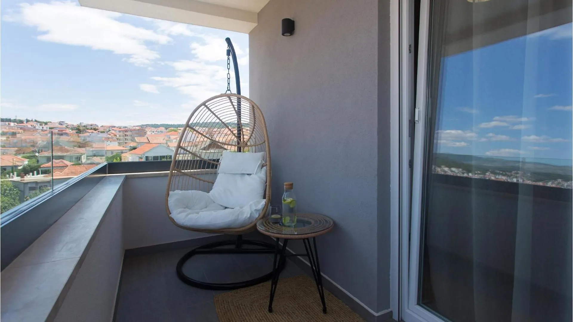 Cozy Apartment In Okrug Gornji With Kitchen تروغير